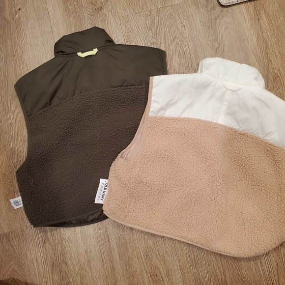 Bundle of Sherpa Vests - Picture 4 of 6